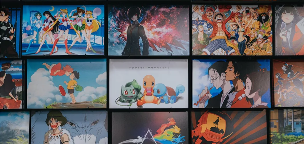 Imagem de um mosaico com imagens de vários filmes, séries e animes.